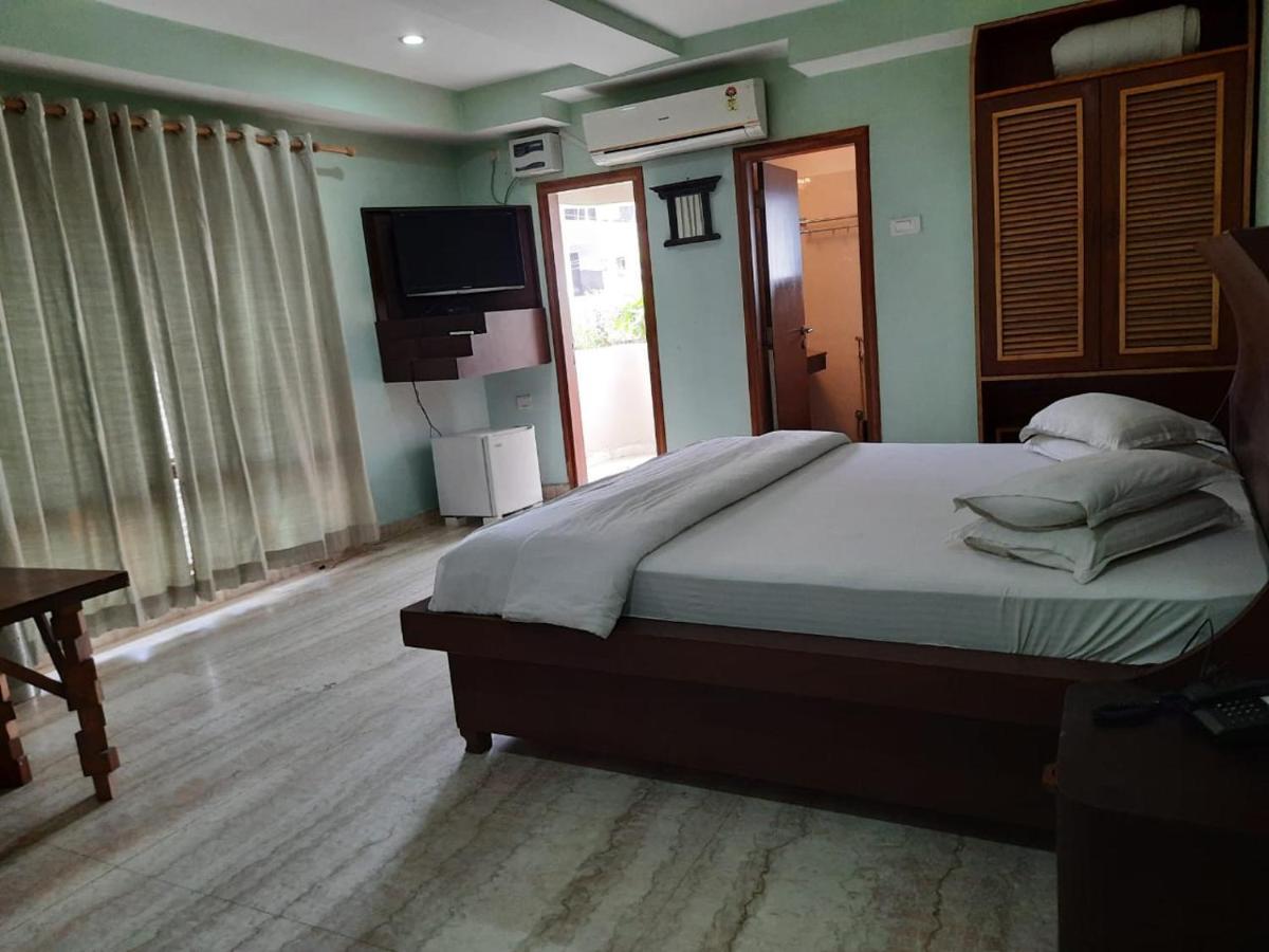 Hotel Rains Inn Guwahati Buitenkant foto