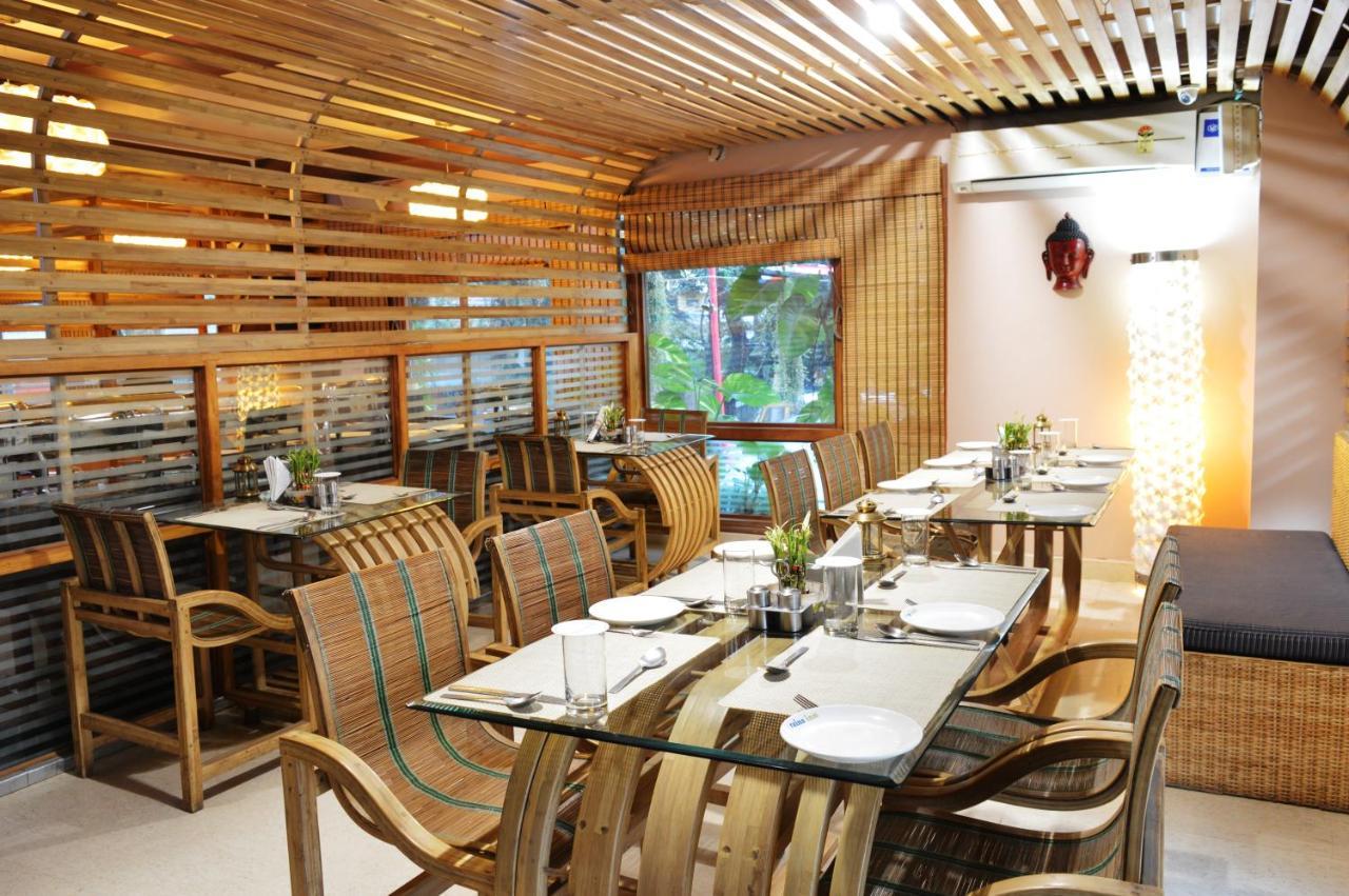 Hotel Rains Inn Guwahati Buitenkant foto