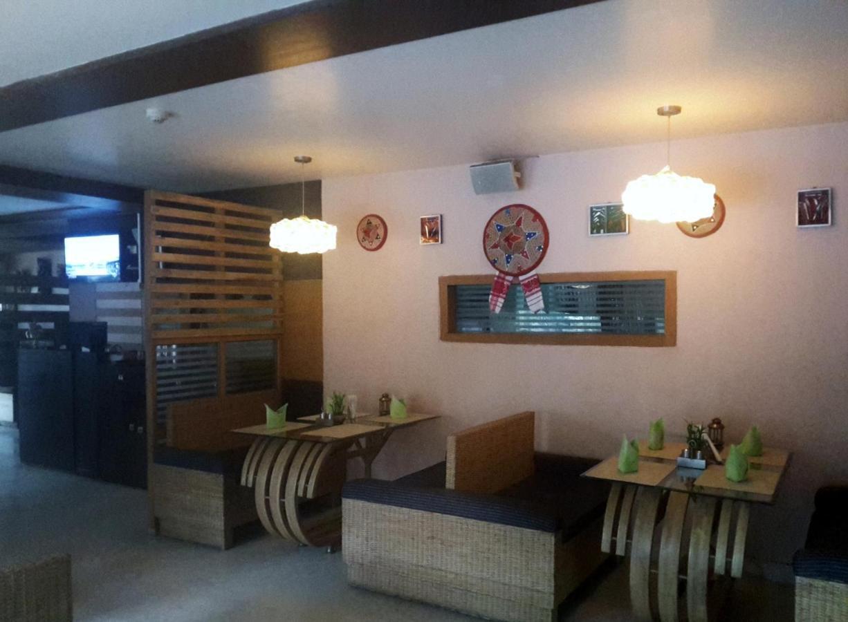 Hotel Rains Inn Guwahati Buitenkant foto