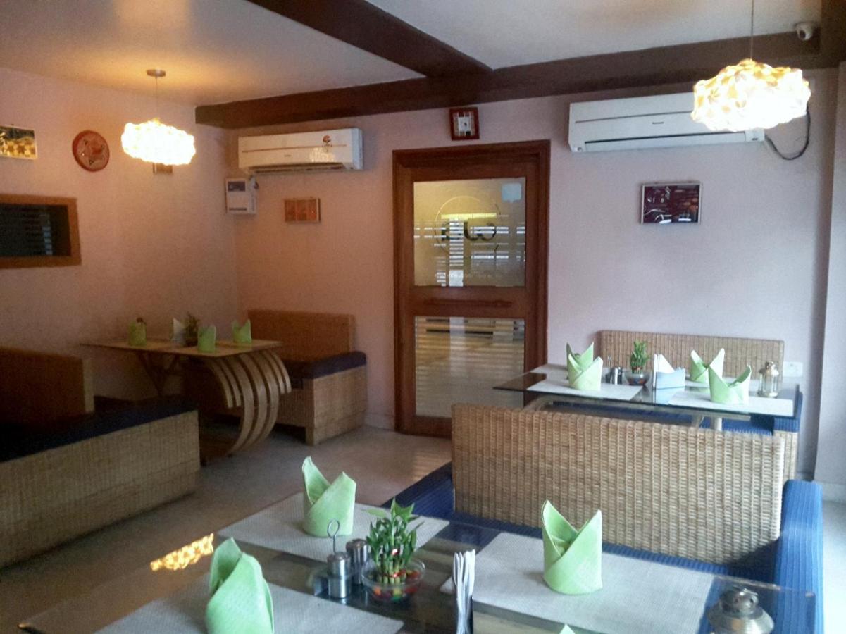Hotel Rains Inn Guwahati Buitenkant foto