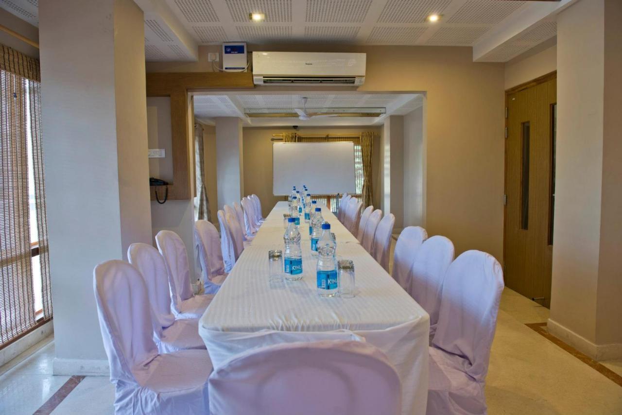 Hotel Rains Inn Guwahati Buitenkant foto