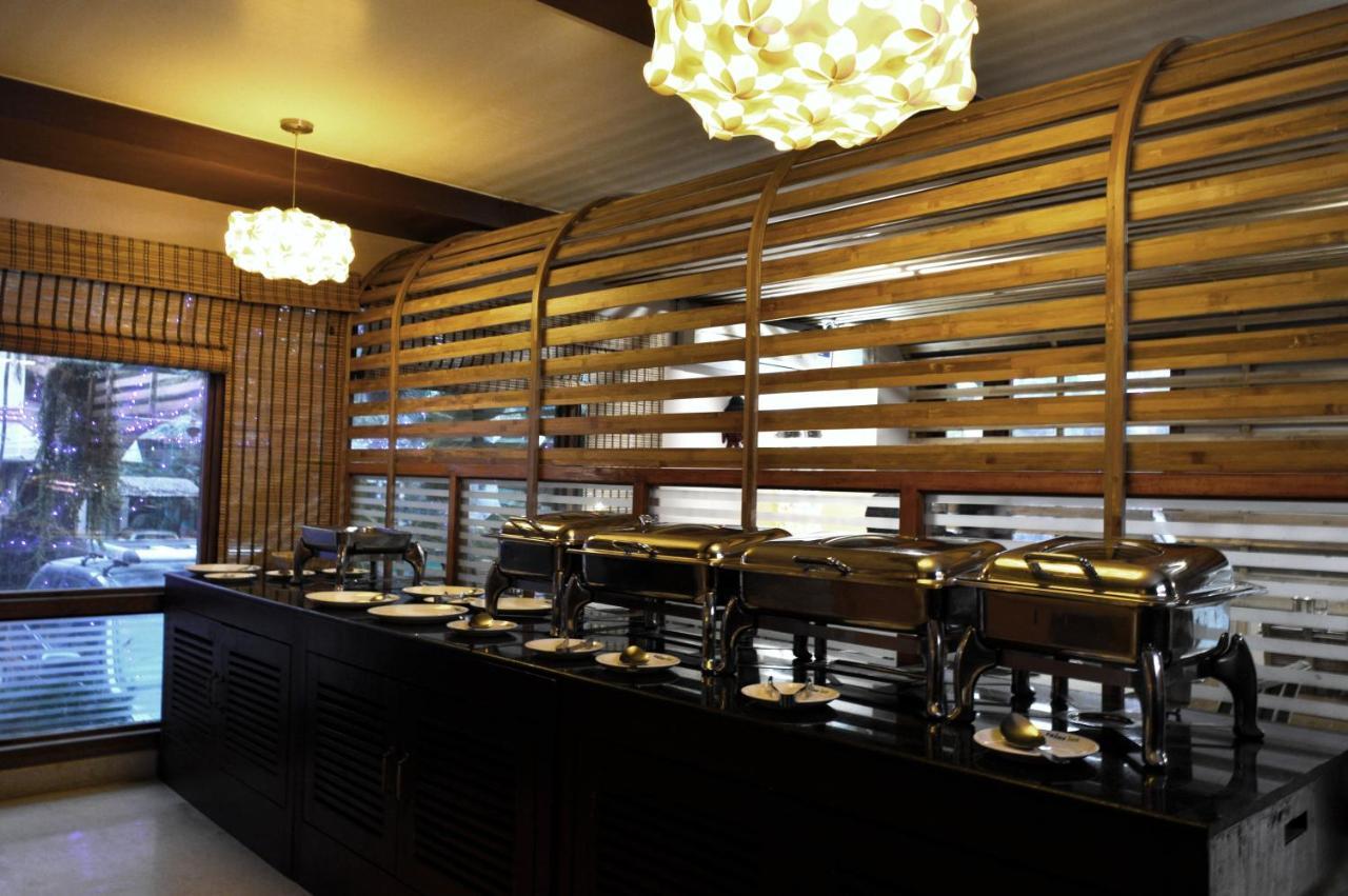 Hotel Rains Inn Guwahati Buitenkant foto