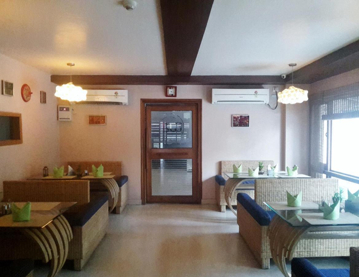 Hotel Rains Inn Guwahati Buitenkant foto