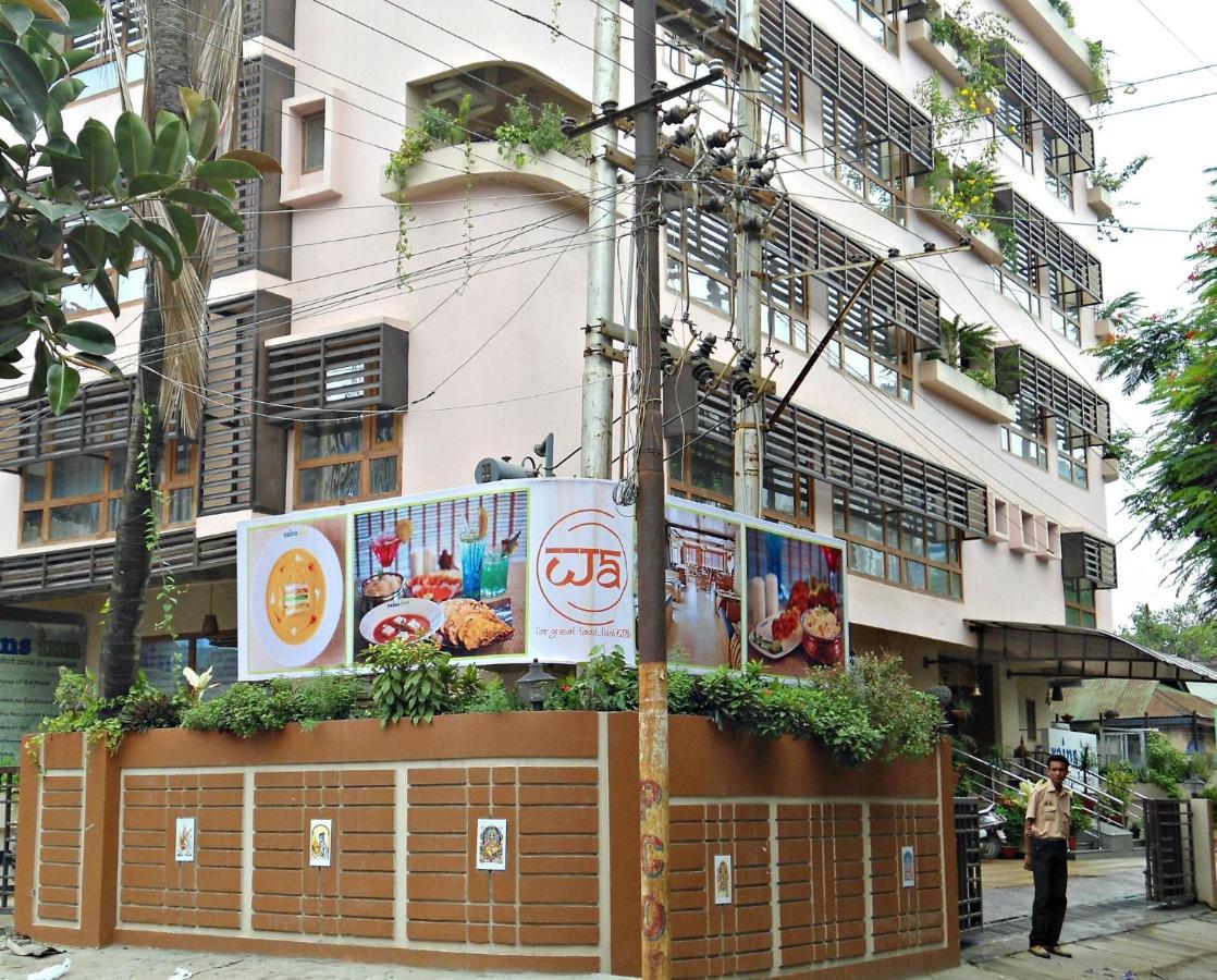 Hotel Rains Inn Guwahati Buitenkant foto