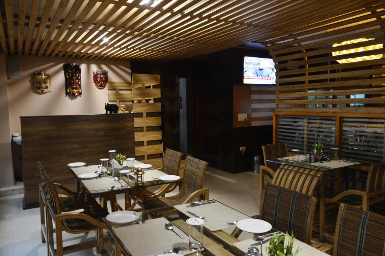 Hotel Rains Inn Guwahati Buitenkant foto