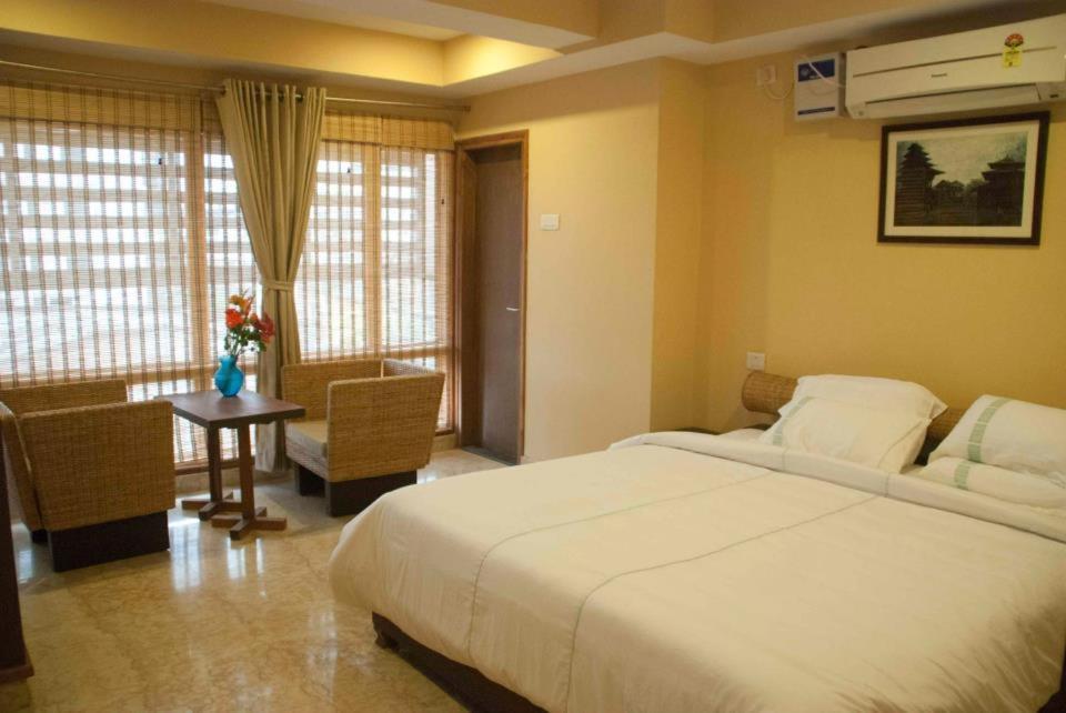 Hotel Rains Inn Guwahati Buitenkant foto