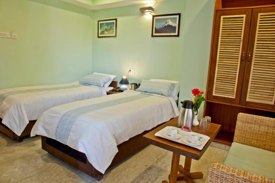 Hotel Rains Inn Guwahati Buitenkant foto