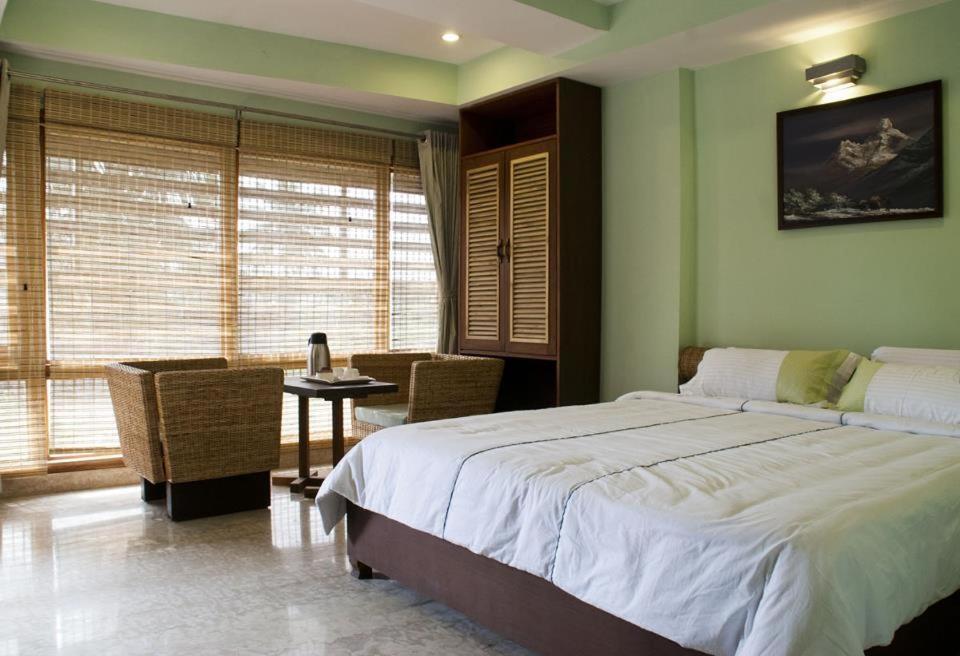 Hotel Rains Inn Guwahati Buitenkant foto