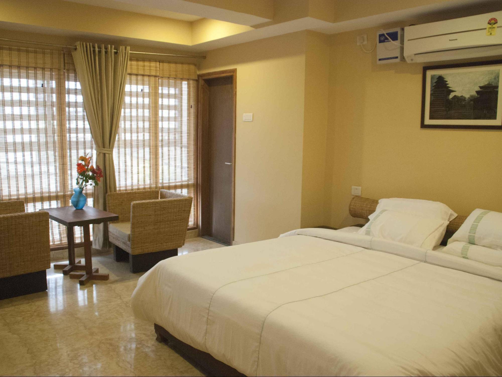 Hotel Rains Inn Guwahati Buitenkant foto