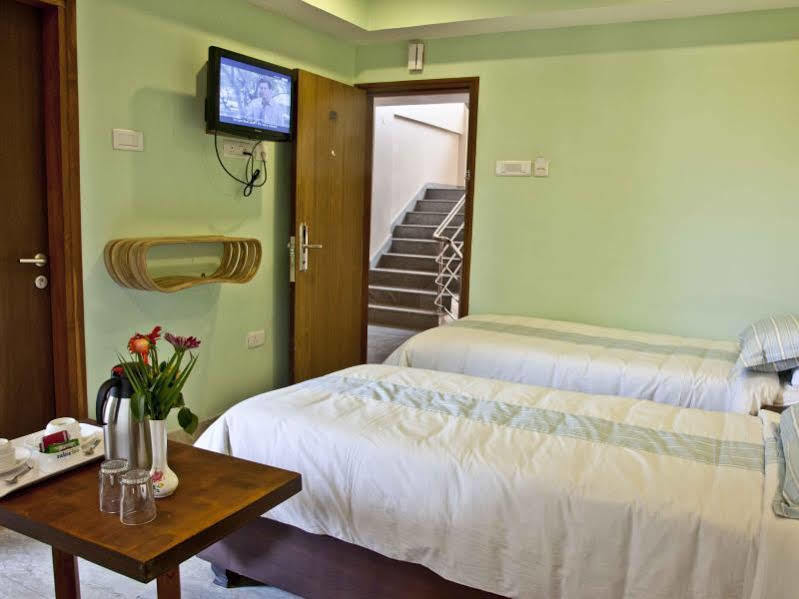Hotel Rains Inn Guwahati Buitenkant foto