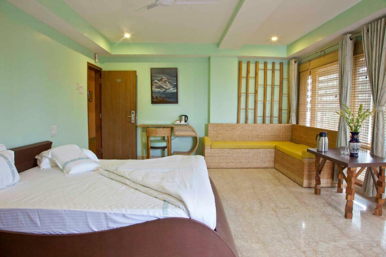 Hotel Rains Inn Guwahati Buitenkant foto